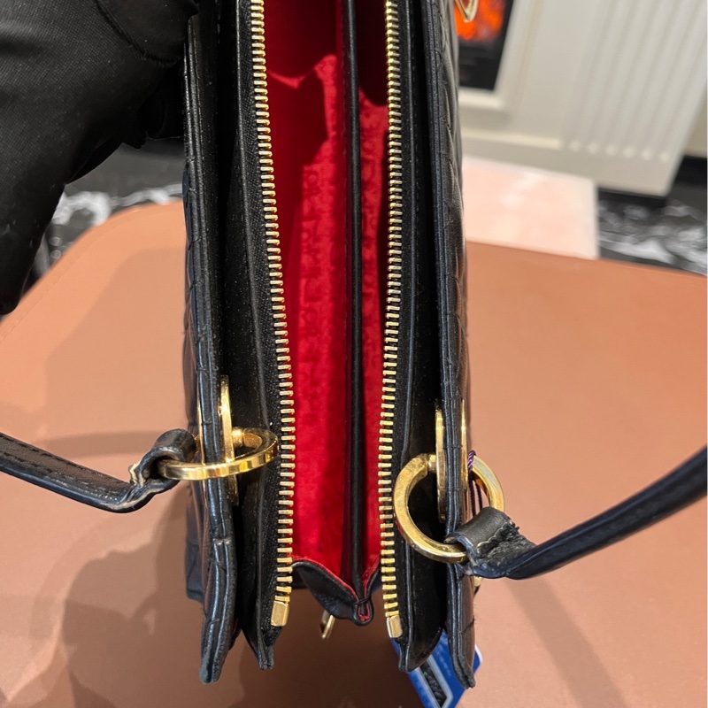 【1顆包背4季❗️經典圖案✨小資女孩👍🏻】Dior 中古橫版戴妃包 黑金羊皮 手提包 托特包-17