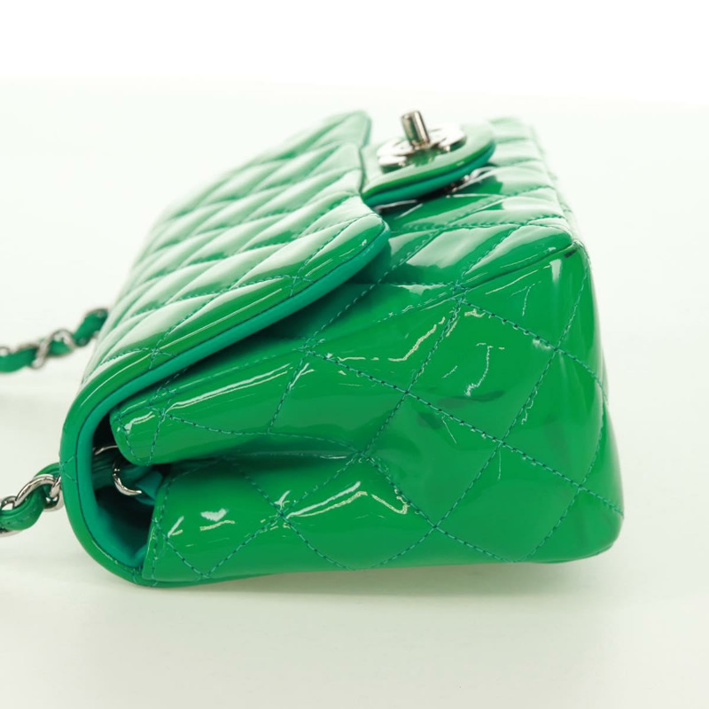 【日本直送】香奈兒 (CHANEL) 迷你絎縫 16 鏈條包，漆皮材質，綠色/銀色雙C標誌，正品編號 171889SAV-2