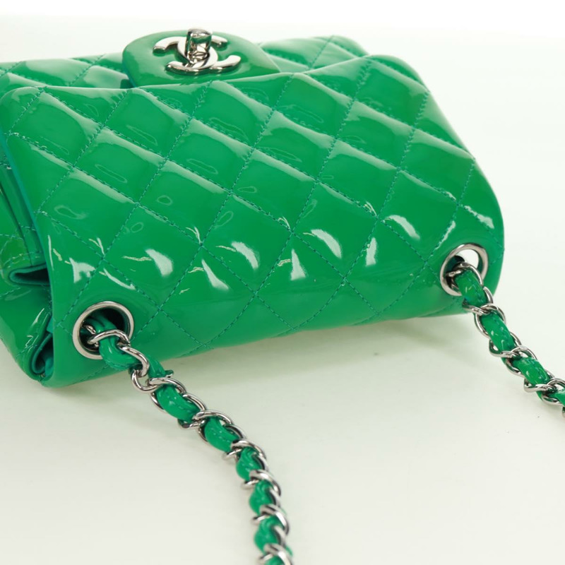 【日本直送】香奈兒 (CHANEL) 迷你絎縫 16 鏈條包，漆皮材質，綠色/銀色雙C標誌，正品編號 171889SAV-13