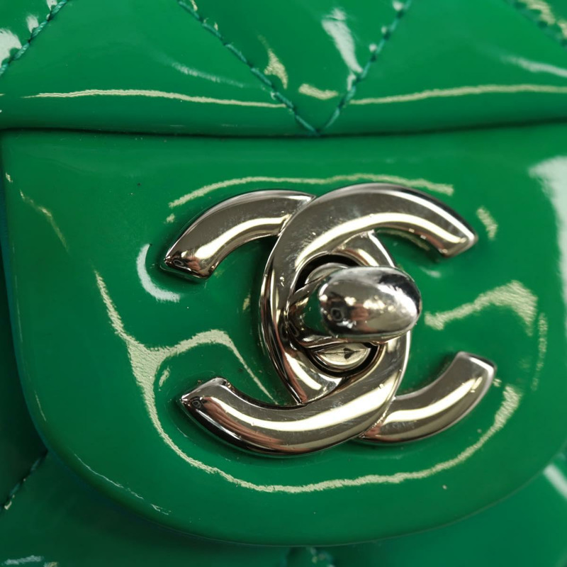 【日本直送】香奈兒 (CHANEL) 迷你絎縫 16 鏈條包，漆皮材質，綠色/銀色雙C標誌，正品編號 171889SAV-19
