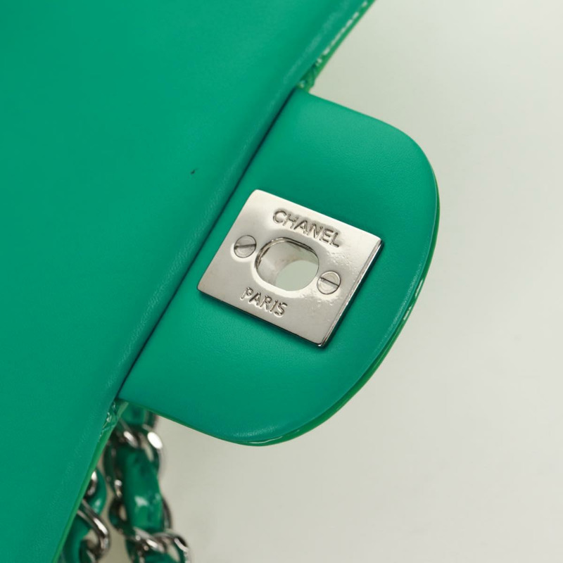 【日本直送】香奈兒 (CHANEL) 迷你絎縫 16 鏈條包，漆皮材質，綠色/銀色雙C標誌，正品編號 171889SAV-21