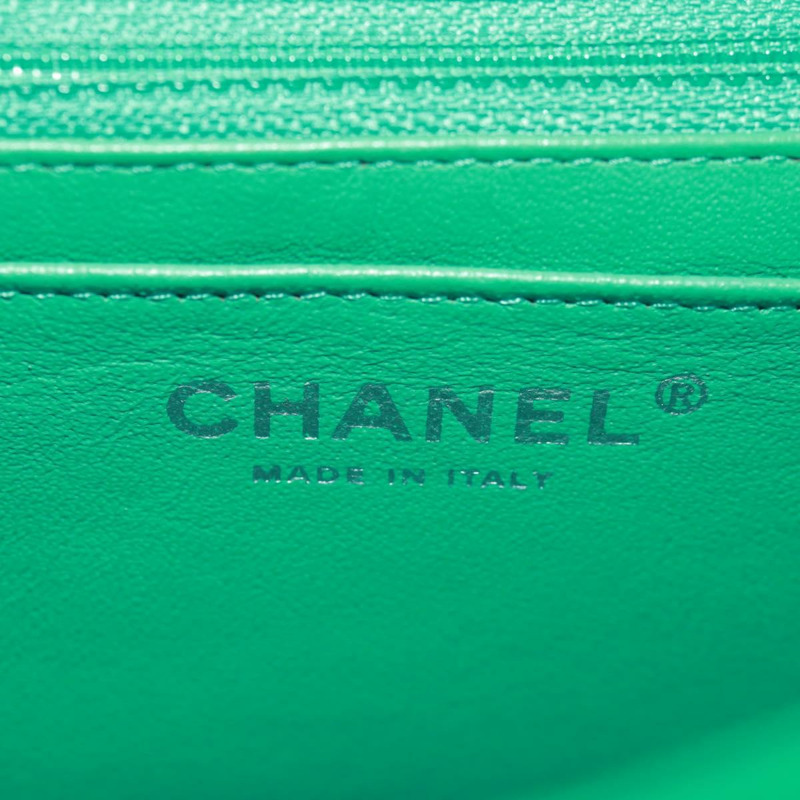 【日本直送】香奈兒 (CHANEL) 迷你絎縫 16 鏈條包，漆皮材質，綠色/銀色雙C標誌，正品編號 171889SAV-22