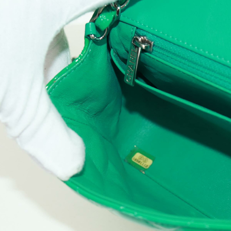 【日本直送】香奈兒 (CHANEL) 迷你絎縫 16 鏈條包，漆皮材質，綠色/銀色雙C標誌，正品編號 171889SAV-24