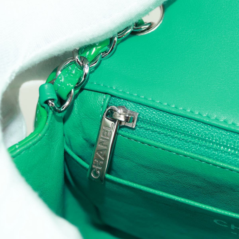 【日本直送】香奈兒 (CHANEL) 迷你絎縫 16 鏈條包，漆皮材質，綠色/銀色雙C標誌，正品編號 171889SAV-25