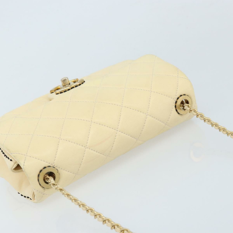 【日本直送】香奈兒 Matelasse 22 鏈條肩背包，羊皮材質，象牙色，金色 CC 標誌，正品編號 170660SAV-13