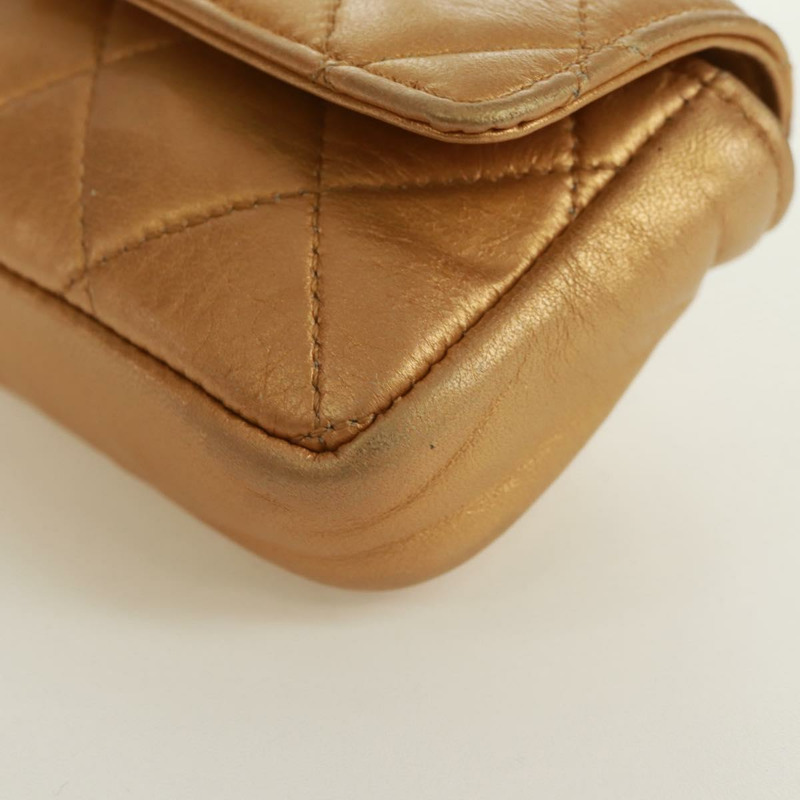 【日本直送】香奈兒迷你絎縫10鏈條手柄羊皮手拿包，金色雙C標誌，貨號165375V-15