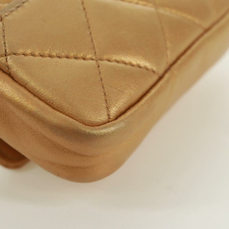 【日本直送】香奈兒迷你絎縫10鏈條手柄羊皮手拿包，金色雙C標誌，貨號165375V-16