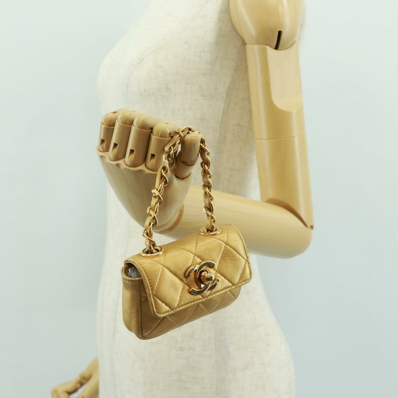【日本直送】香奈兒迷你絎縫10鏈條手柄羊皮手拿包，金色雙C標誌，貨號165375V-24