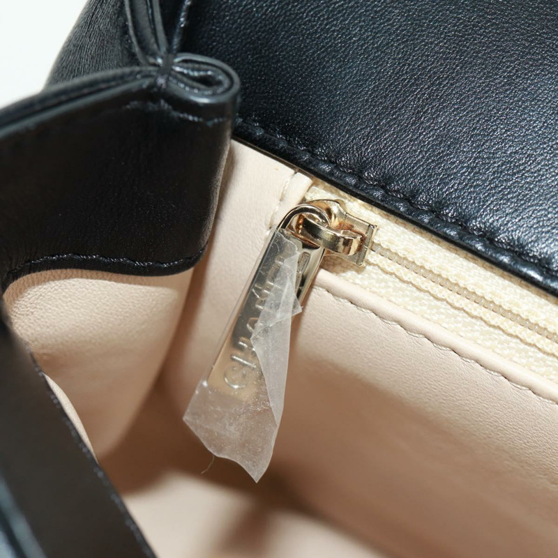 【日本直送】香奈兒單蓋絎縫23羊皮手提包，黑色雙C標誌，SK007SM-26