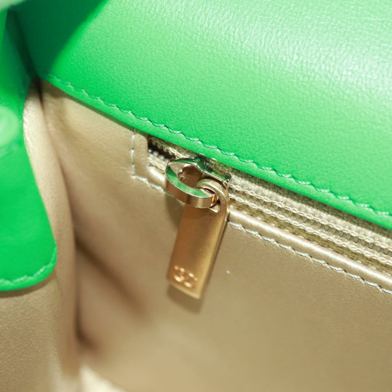 【日本直送】香奈兒 (CHANEL) Matelasse 頂部手柄鏈條包，皮革材質，兩用，綠色/金色雙C標誌，貨號 173128SM-27