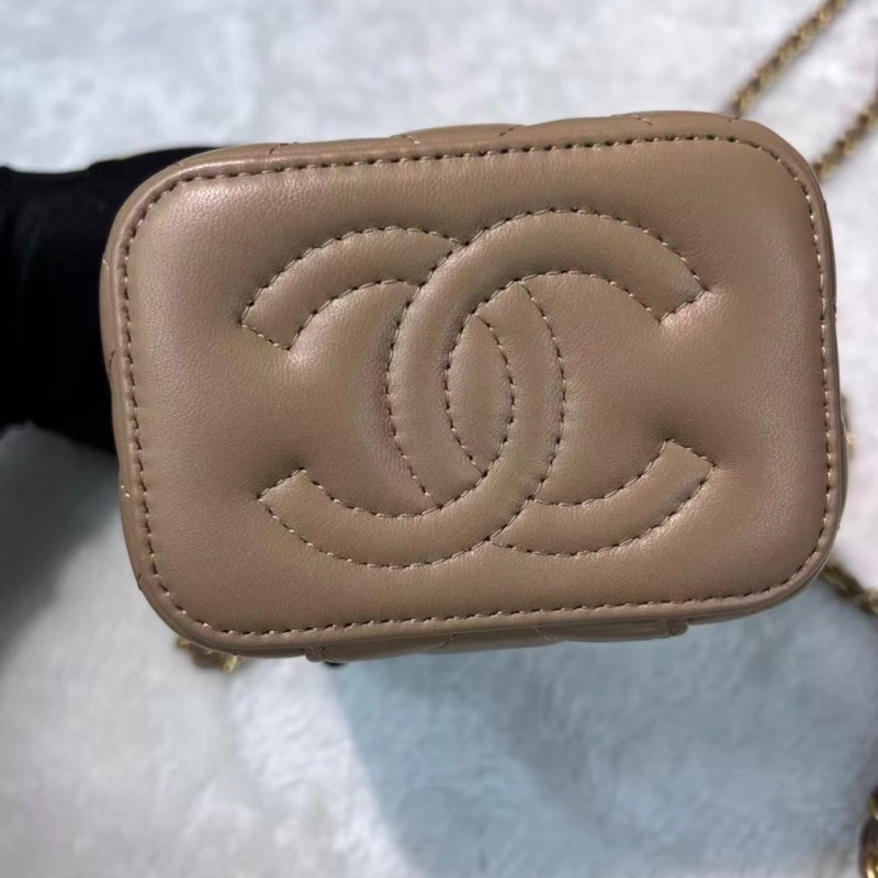 【96新 ✨ 全網最低價！】chanel 香奈兒 奶茶色 羊皮 斜挎包 Vanity With Chain 迷你盒子 羊皮帶金球（下單前先詢問庫存❗️）-2