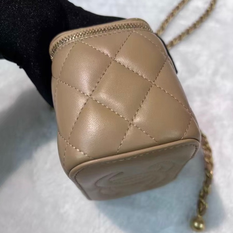 【96新 ✨ 全網最低價！】chanel 香奈兒 奶茶色 羊皮 斜挎包 Vanity With Chain 迷你盒子 羊皮帶金球（下單前先詢問庫存❗️）-3