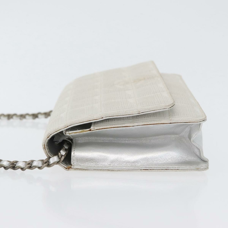 【日本直送】香奈兒新旅遊系列巧克力棒鏈條肩背包 尼龍銀色 CC Auth LNZ273A-3