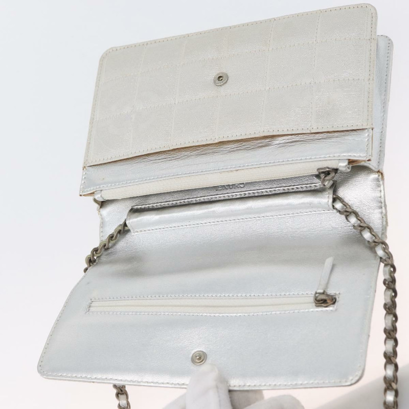 【日本直送】香奈兒新旅遊系列巧克力棒鏈條肩背包 尼龍銀色 CC Auth LNZ273A-19