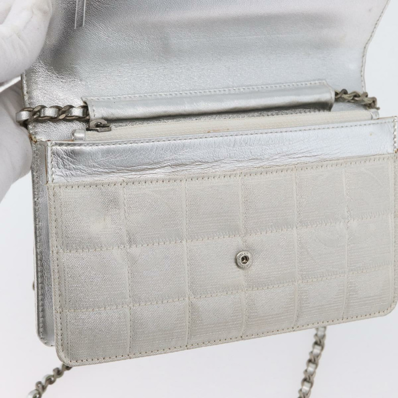 【日本直送】香奈兒新旅遊系列巧克力棒鏈條肩背包 尼龍銀色 CC Auth LNZ273A-21