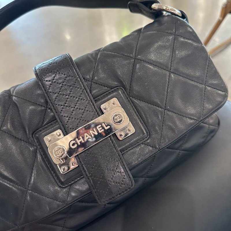 【90%新✨型酷風😎全網稀有】Chanel黑銀中古法棍腋下包｜單肩包｜手提包-5