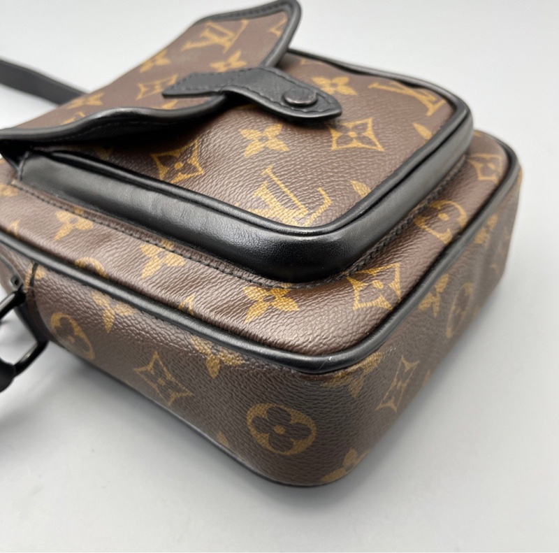 【97新✨型男必備🕴🏻全網最低價】LV 竪版相機包 Christopher黑色老花-10