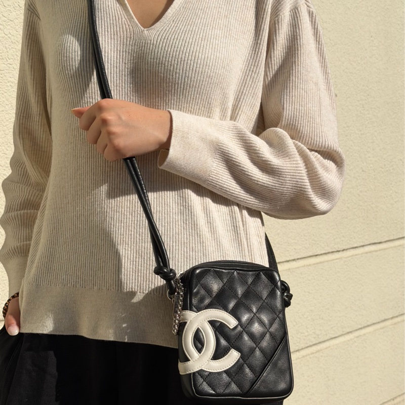 【96新 ✨ 全網最低價！】中古 Chanel香奈兒 Chanel mini 黑白康鵬相機包（下單前先詢問庫存❗️）-1