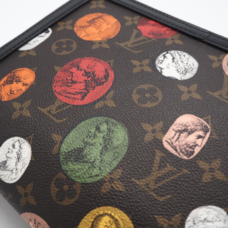 路易威登 (LOUIS VUITTON) 女士 Monogram Fornasetti Dauphine MM 兩用單肩背包，多色塗層帆布和皮革材質。-3