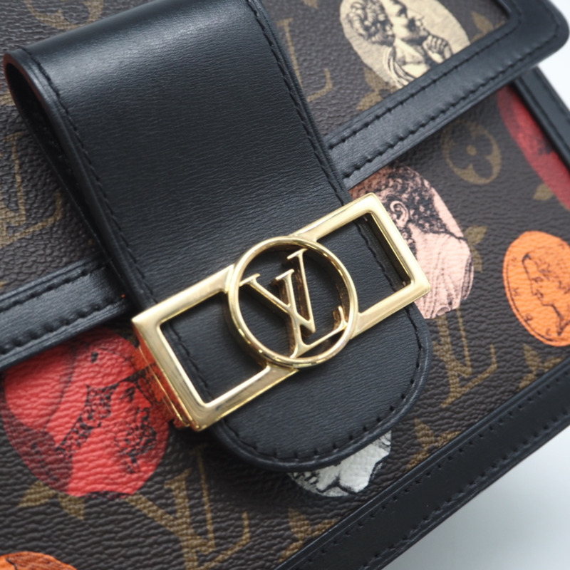 路易威登 (LOUIS VUITTON) 女士 Monogram Fornasetti Dauphine MM 兩用單肩背包，多色塗層帆布和皮革材質。-11