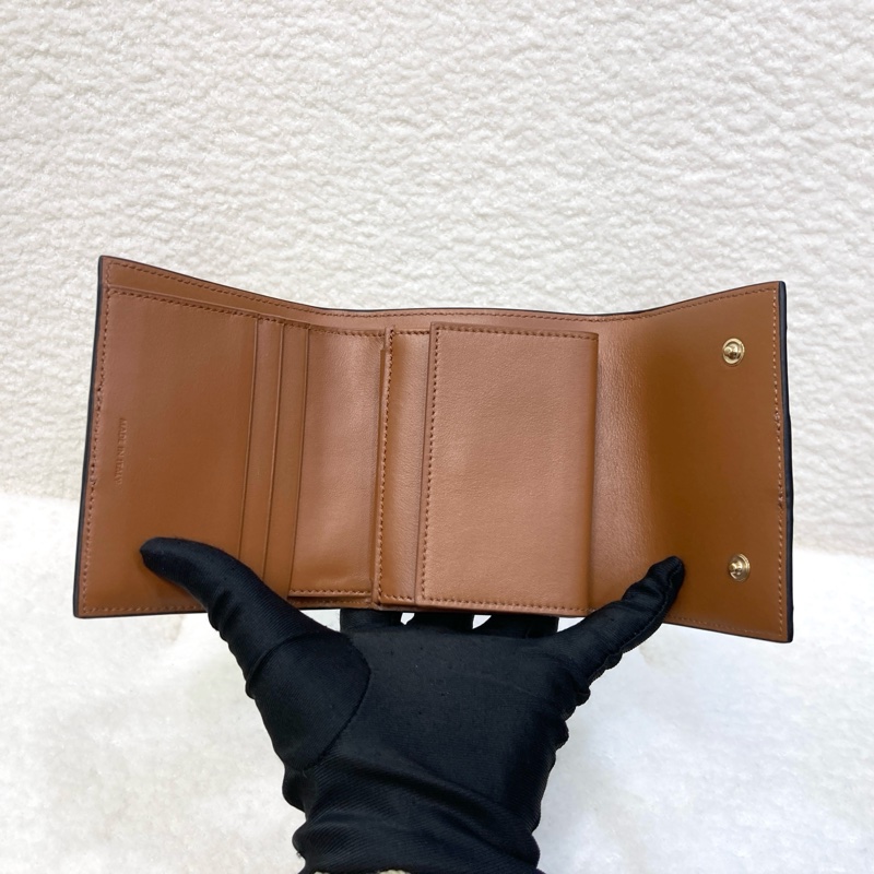 CELINE 賽琳 Triomphe老花三折短夾 原花拼棕色牛皮 金釦零錢短夾 小包必備 10D572-6