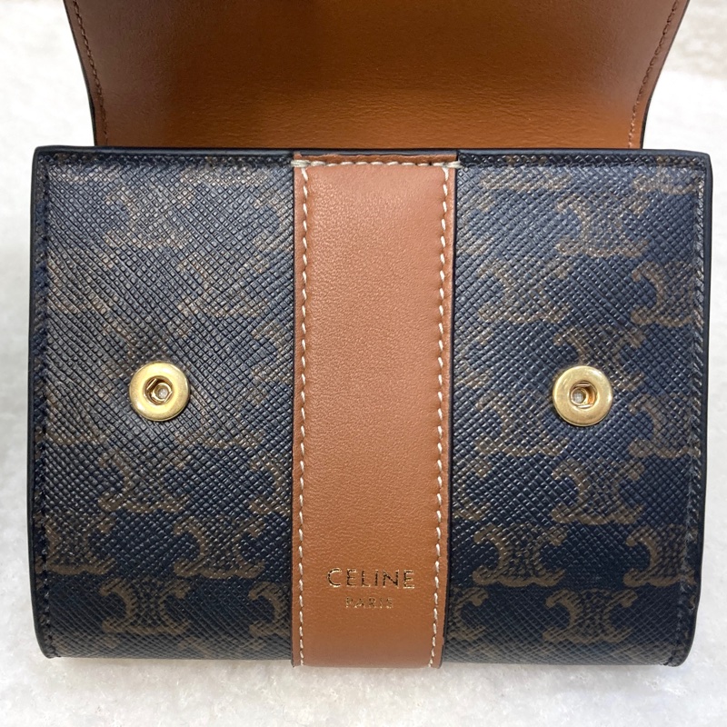 CELINE 賽琳 Triomphe老花三折短夾 原花拼棕色牛皮 金釦零錢短夾 小包必備 10D572-12