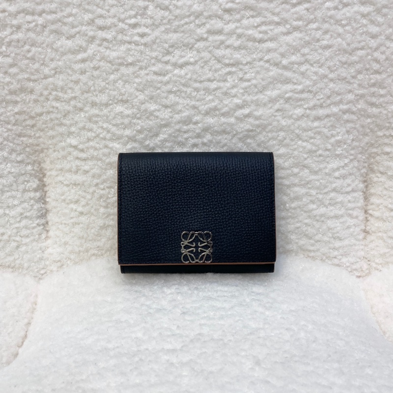 LOEWE 羅意威 Anagram Trifold三折短夾 黑拼棕色牛皮 銀釦短夾 小包必備 C821TR2X02-2