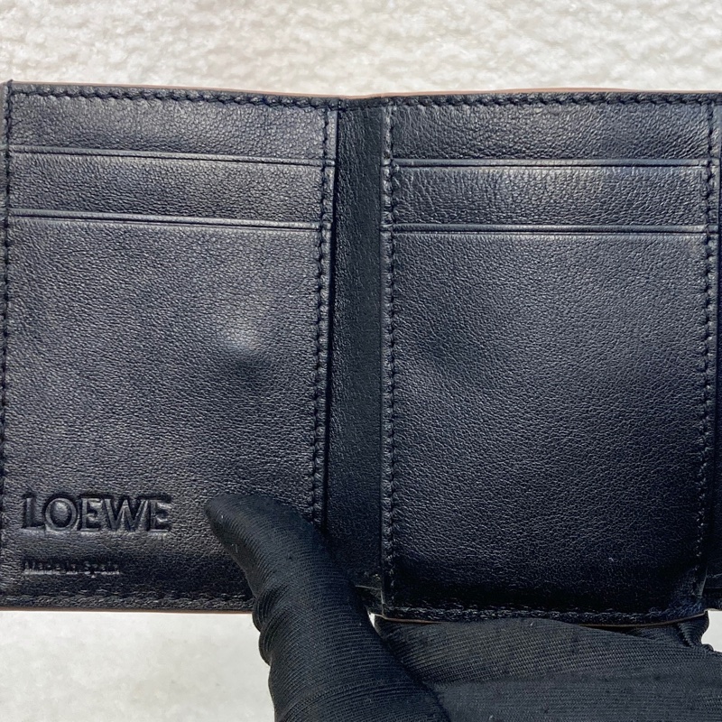 LOEWE 羅意威 Anagram Trifold三折短夾 黑拼棕色牛皮 銀釦短夾 小包必備 C821TR2X02-9