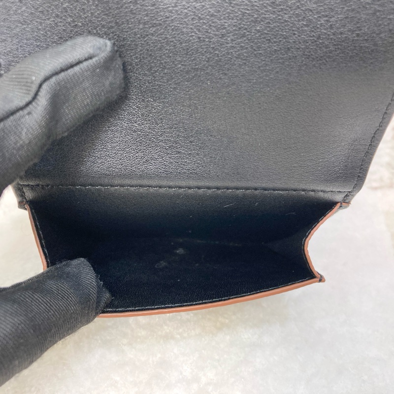LOEWE 羅意威 Anagram Trifold三折短夾 黑拼棕色牛皮 銀釦短夾 小包必備 C821TR2X02-15