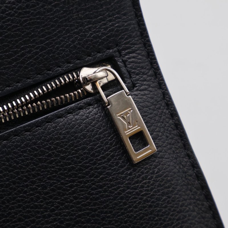 LOUIS VUITTON My lock me斜背包 - 黑銀-9