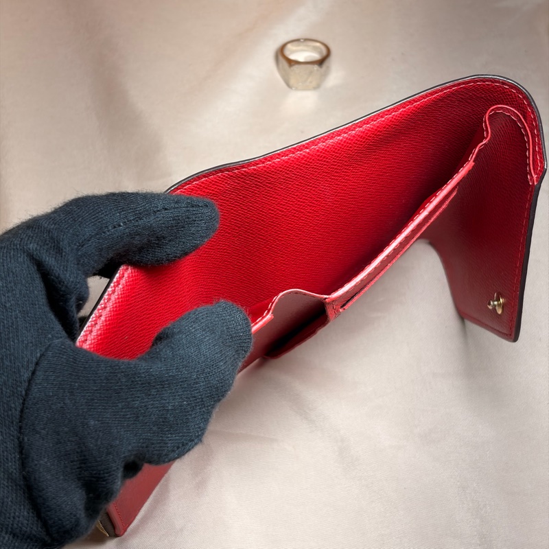 ✨近新閒置 LV 金豆豆限量徽章 3折8卡短夾-6