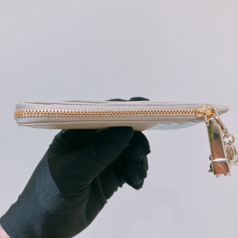 TK1958.  戴妃包 羊皮純色藤格紋 Logo 字母吊飾卡包 Lady Dior Cosmos Zipper Card Holder Lambskin Beige-2