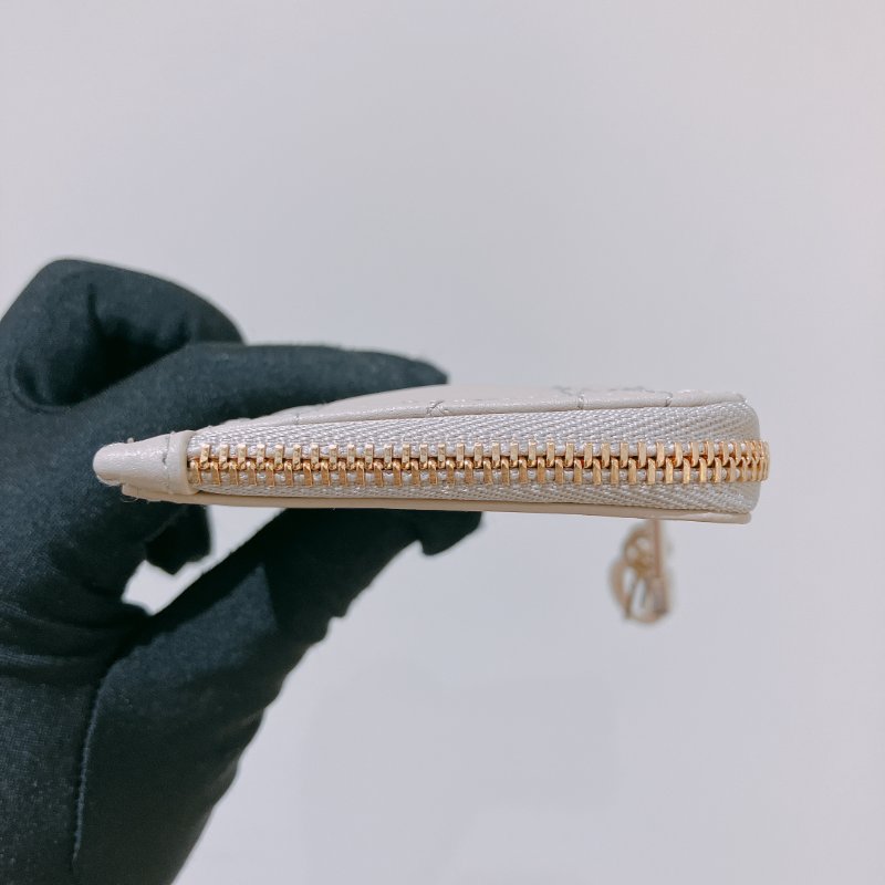 TK1958.  戴妃包 羊皮純色藤格紋 Logo 字母吊飾卡包 Lady Dior Cosmos Zipper Card Holder Lambskin Beige-3