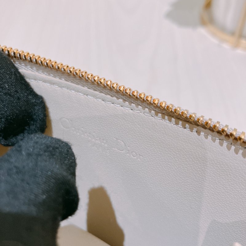 TK1958.  戴妃包 羊皮純色藤格紋 Logo 字母吊飾卡包 Lady Dior Cosmos Zipper Card Holder Lambskin Beige-9