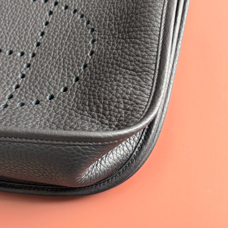 K刻全新::HERMES::Evelyne 29 黑色小牛皮銀釦鏤空洞H LOGO肩背包 斜背包-5