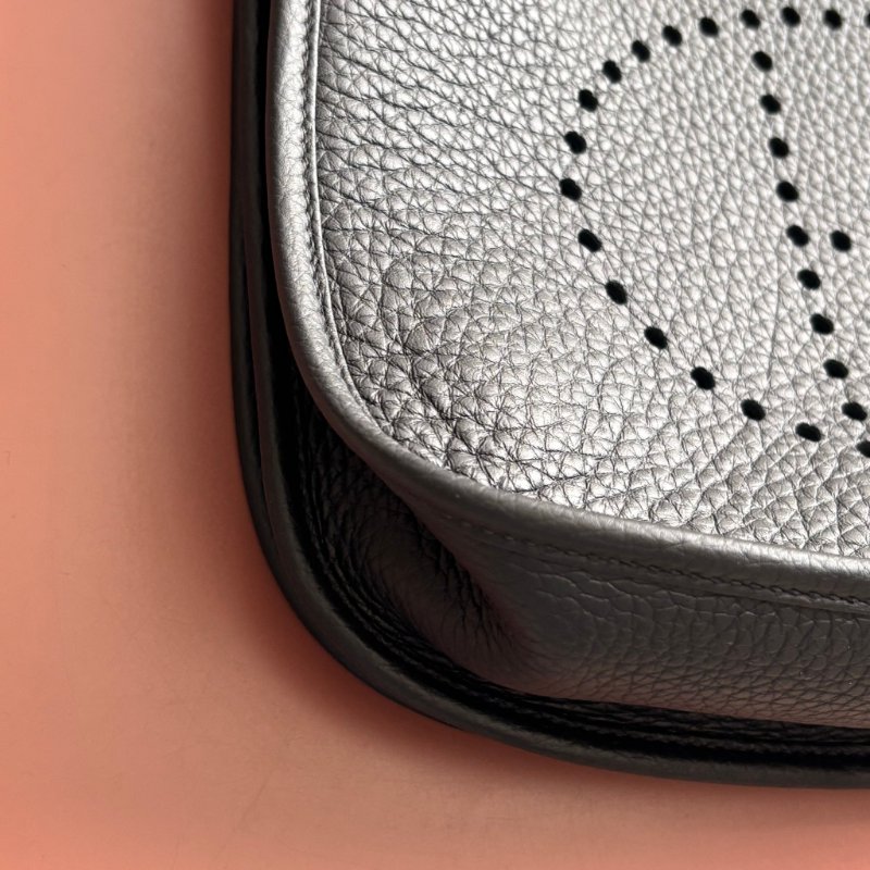 K刻全新::HERMES::Evelyne 29 黑色小牛皮銀釦鏤空洞H LOGO肩背包 斜背包-6