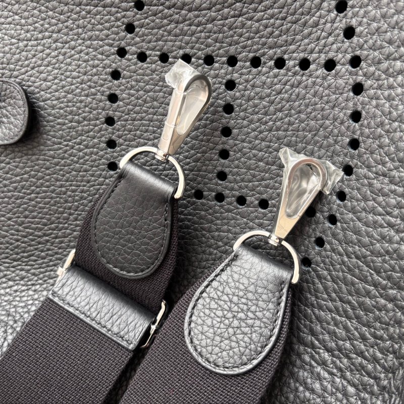 K刻全新::HERMES::Evelyne 29 黑色小牛皮銀釦鏤空洞H LOGO肩背包 斜背包-17