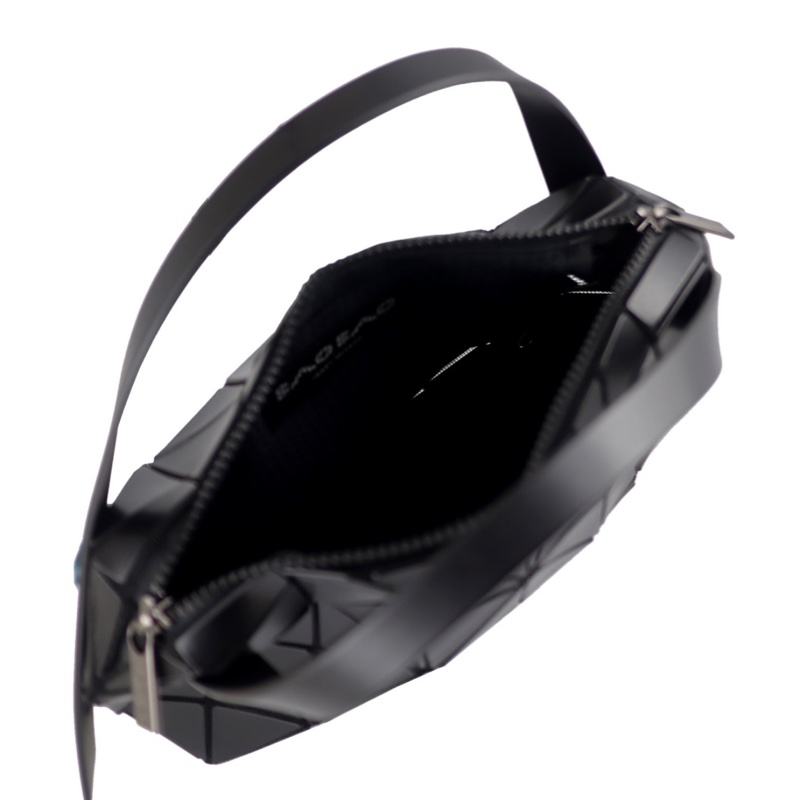 ISSEY MIYAKE 三宅一生 BAOBAO 皮紋方格4x6手提包(黑色)-3