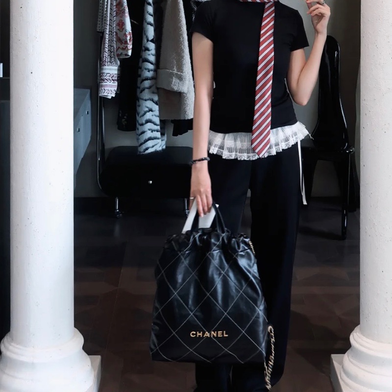 ✨Chanel 22bag 黑金白線外縫後背包 99新 專櫃20🆙-1