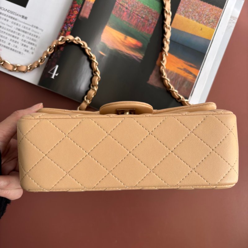 Mini CF 20 經典迷你口蓋包 ::CHANEL:: 奶茶色羊皮菱格紋淡金雙C方胖子斜背鍊包 口蓋包 Classic Flap 20cm Mini Bag-2