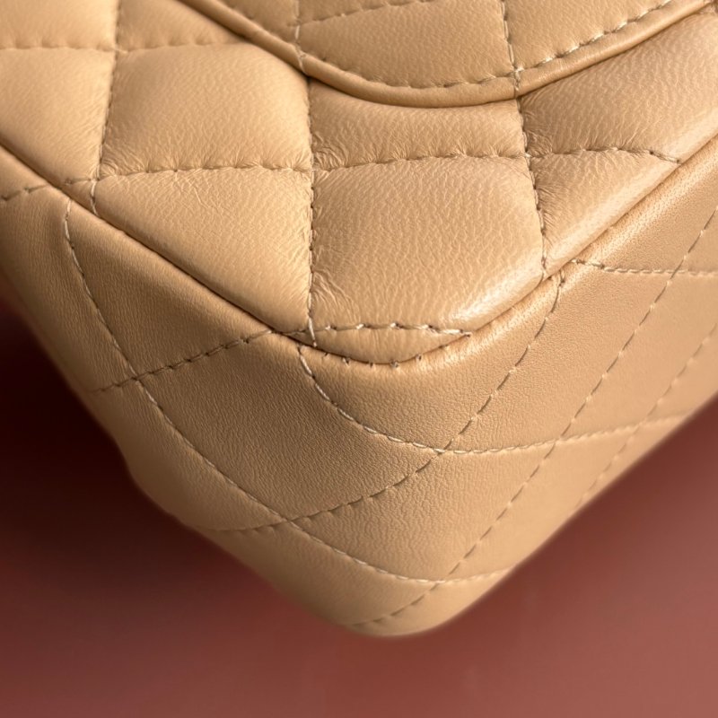 Mini CF 20 經典迷你口蓋包 ::CHANEL:: 奶茶色羊皮菱格紋淡金雙C方胖子斜背鍊包 口蓋包 Classic Flap 20cm Mini Bag-9