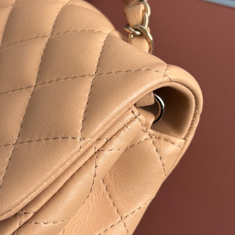 Mini CF 20 經典迷你口蓋包 ::CHANEL:: 奶茶色羊皮菱格紋淡金雙C方胖子斜背鍊包 口蓋包 Classic Flap 20cm Mini Bag-13