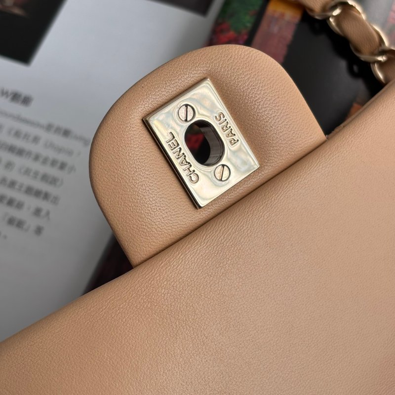Mini CF 20 經典迷你口蓋包 ::CHANEL:: 奶茶色羊皮菱格紋淡金雙C方胖子斜背鍊包 口蓋包 Classic Flap 20cm Mini Bag-14