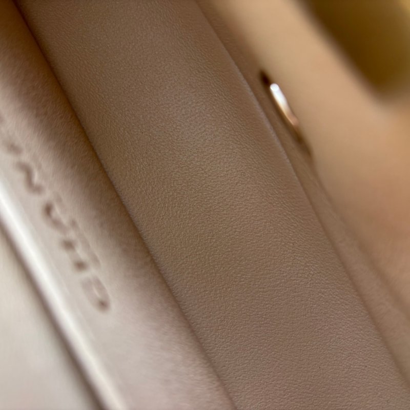 Mini CF 20 經典迷你口蓋包 ::CHANEL:: 奶茶色羊皮菱格紋淡金雙C方胖子斜背鍊包 口蓋包 Classic Flap 20cm Mini Bag-17