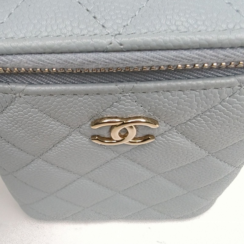 CHANEL 煙盒化妝包帶鏡子10cm淺藍色荔枝牛皮32開金扣菱格紋肩背包-4