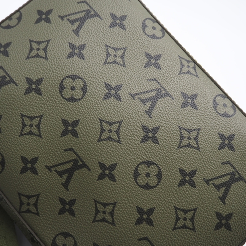 路易威登 Monogram Trio Messenger M23783 男士雙肩包，卡其色和紅色塗層帆布材質-3