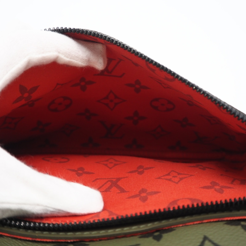 路易威登 Monogram Trio Messenger M23783 男士雙肩包，卡其色和紅色塗層帆布材質-10