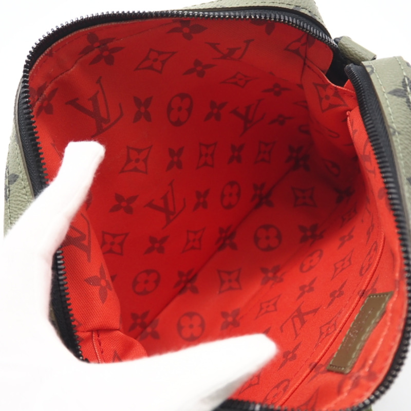 路易威登 Monogram Trio Messenger M23783 男士雙肩包，卡其色和紅色塗層帆布材質-11