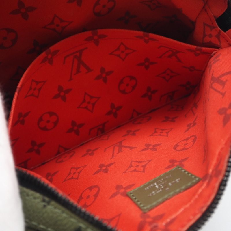 路易威登 Monogram Trio Messenger M23783 男士雙肩包，卡其色和紅色塗層帆布材質-12