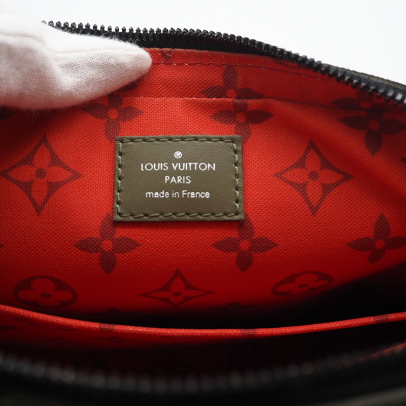 路易威登 Monogram Trio Messenger M23783 男士雙肩包，卡其色和紅色塗層帆布材質-14